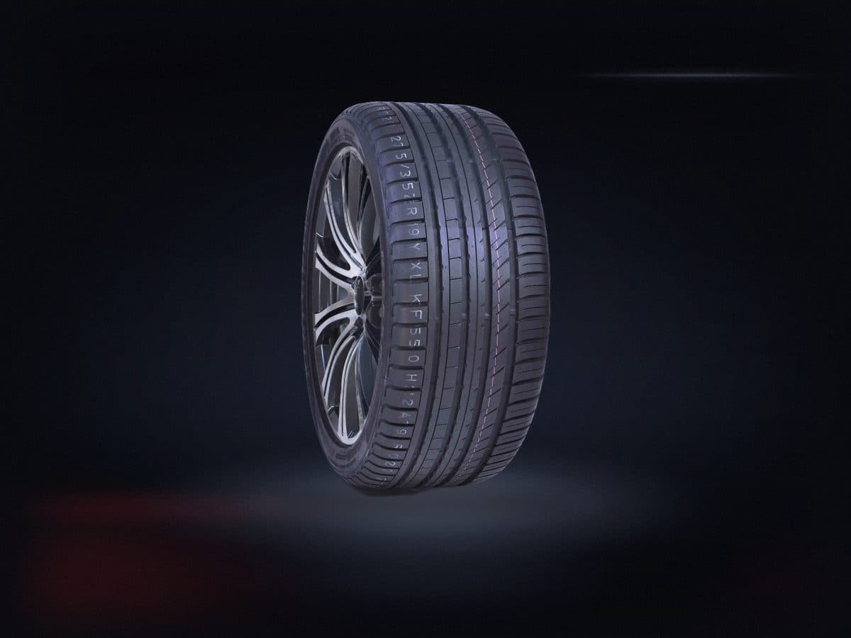KF550 245/40R17 95W